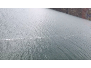 Deprem Sonrası Yüzey Kırığının Suda Oluşturduğu Görüntü Dikkat Çekti