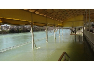 Manavgat Irmağında Su Seviyesi Yükseldi, Tesisler Su Altında Kaldı