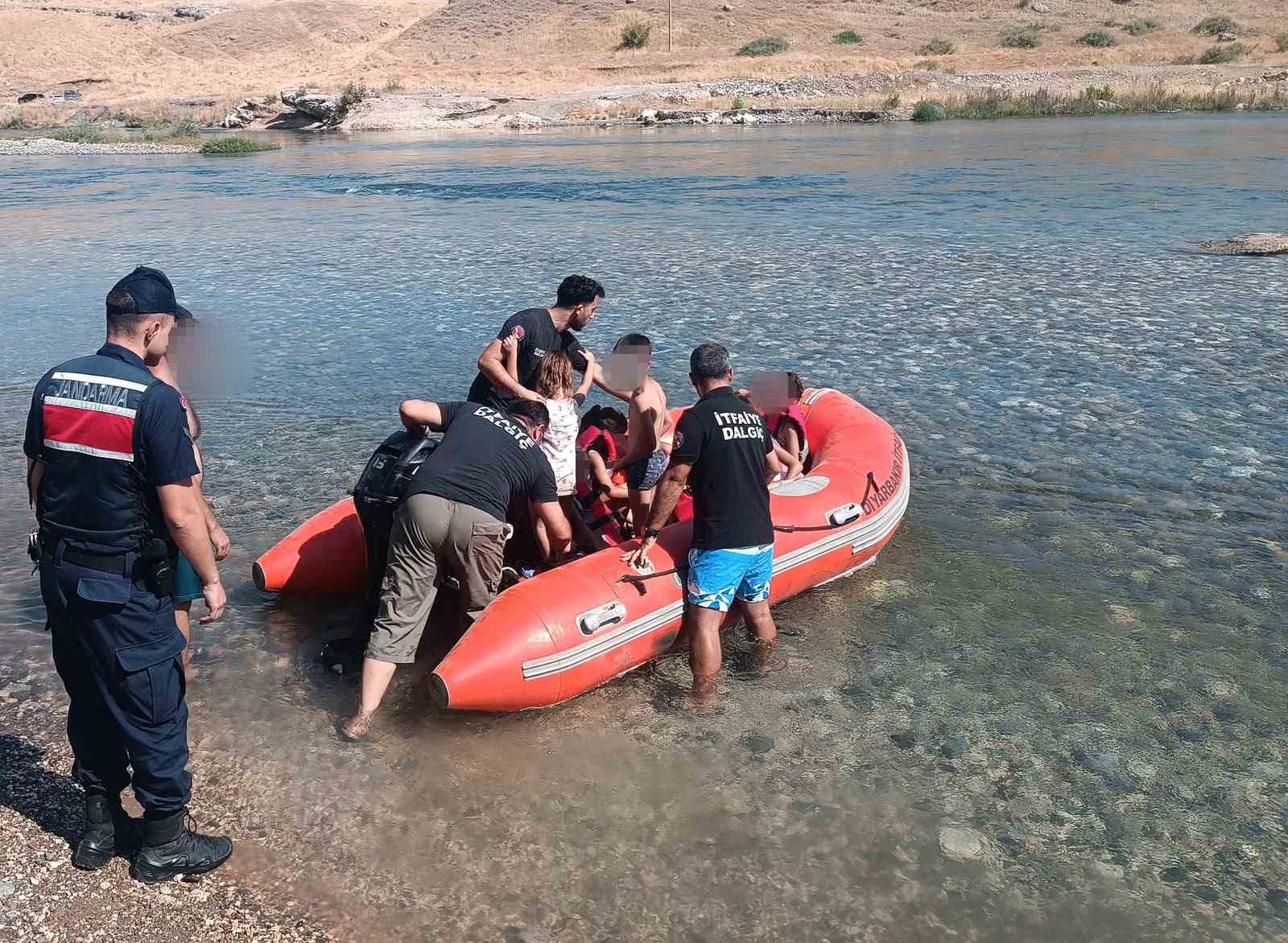 su-seviyesinin-yukselmesiyle-mahsur-kalan-10-kisi-botla-kurtarildi