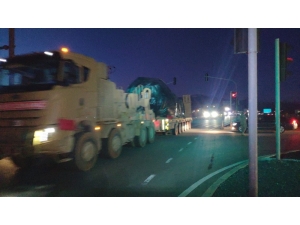 Suriye Sınırına Tank Ve Obüs Sevkiyatı
