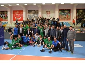 Büyükşehir’in Efeleri Galatasaray’a Set Vermedi