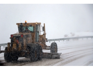 Bayburt’ta Kar Ve Tipi 187 Köy Yolunu Ulaşıma Kapadı