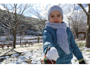 Denizli’ye Yağan Kar En Çok Çocukları Sevindirdi
