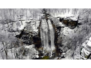 Suuçtu Şelalesi’nin Karla Birlikte Muhteşem Güzelliği