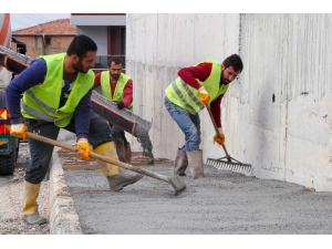 Buca’da Sokak Sokak Kaldırım Mesaisi