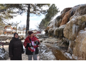 Soğuk Havalar Termal Şelaleyi Dondurdu