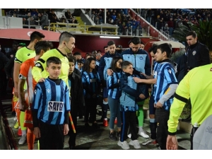 Futbolcu Olmak İsteyen Öğrenciler Maça Götürüldü