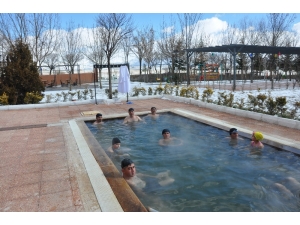 Eksi 14 Derecede Havuz Keyfi