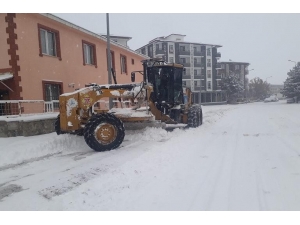 Aziziye’de Karla Mücadele Çalışmaları Devam Ediyor