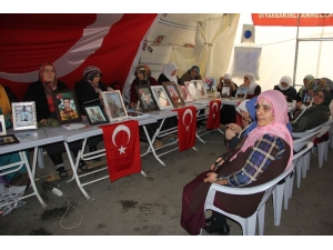 Hdp Önündeki Ailelerin Evlat Nöbeti 160’ıncı Gününde