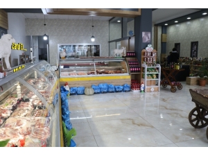 Kasap Dükkanından Önce Et, Sonra Kitap Alıyorlar