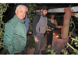 Başkan Geyikçi Finikeli Çiftçilerle Don Nöbetinde