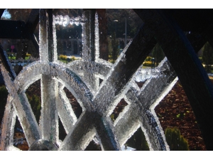 Şanlıurfa Eksi Dereceyi Görünce Süs Havuzları Buz Tuttu