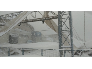 Arhavi’de Pazar Yerinden Sonra Festival Çadırı Da Çatıda Biriken Kar Nedeniyle Çöktü