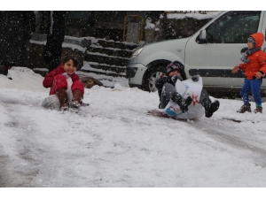 Samsun Beyaza Büründü, Poşetini Alan Sokağa Koştu