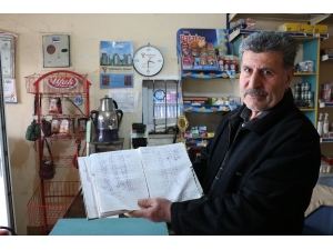 Hayırsever İki Kişi Veresiye Defterindeki 5 Bin Liralık Borcu Ödedi