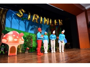 ‘Şirinlerin Maceraları’ Tiyatro Oyunu İlgi Gördü