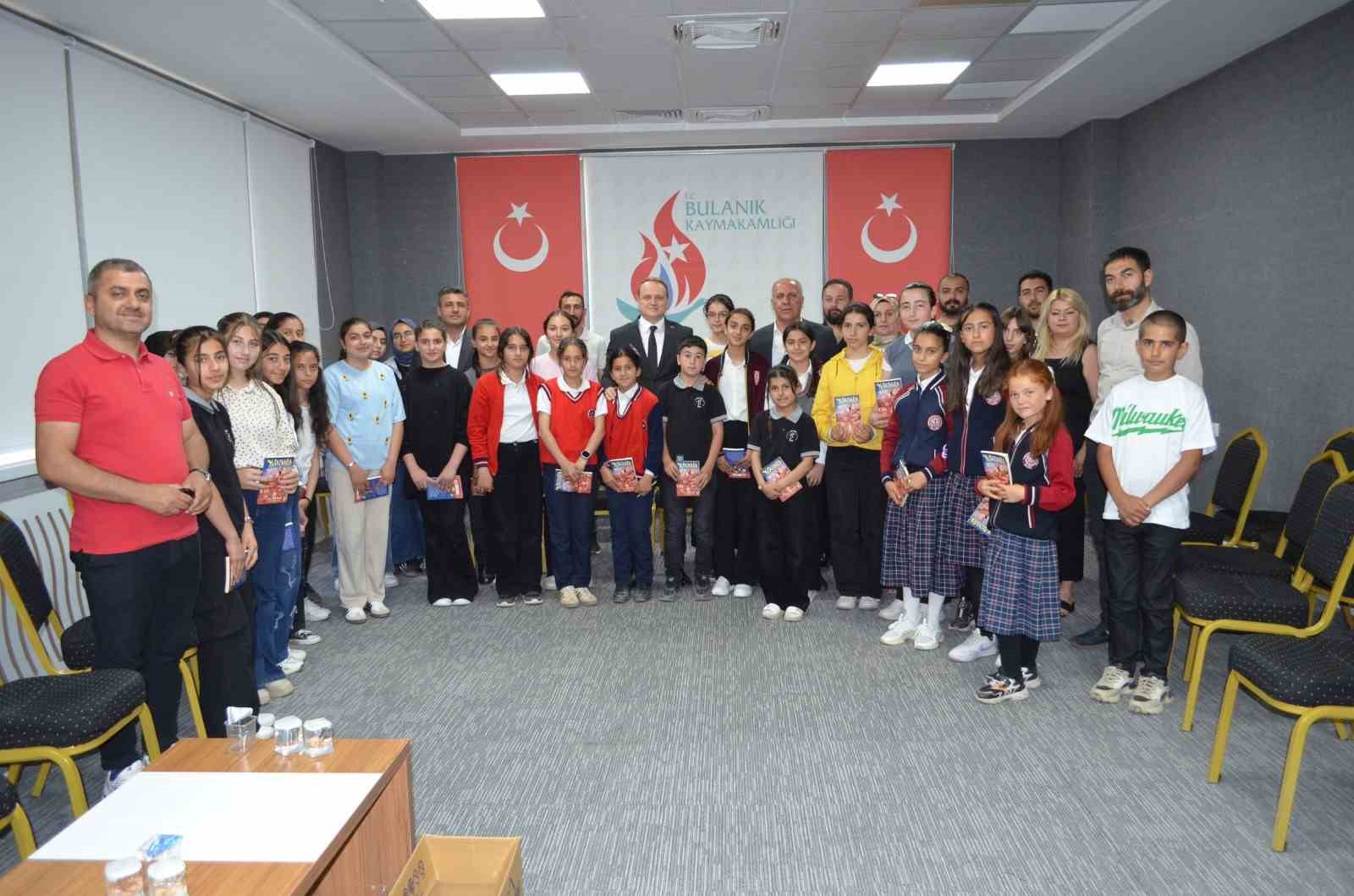 gencler-yildizlara-yakin-kitabini-kaymakam-kosansu-ile-degerlendirdi