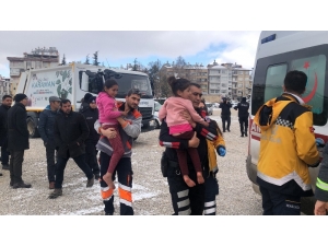 Minibüsün İçinde Yakılan Piknik Tüpü Alev Aldı, 6 Kişilik Aile Ölümden Döndü