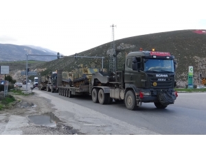 Hatay Sınırına Yoğun Askeri Araç Sevkiyatı