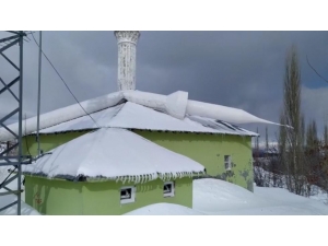Adıyaman’da Fırtına Minareyi Devirdi