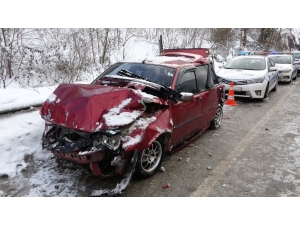 Buzlu Yolda Zincirleme Trafik Kazası: 6 Yaralı