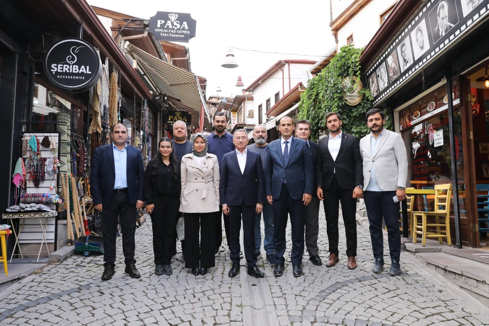 fuat-oktay-ulus-ta-vatandas-ve-esnafla-bir-araya-geldi