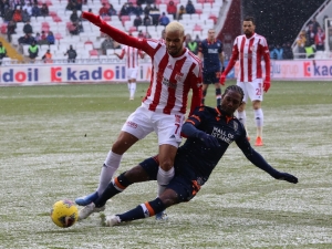 Süper Lig: Dg Sivasspor: 0 - Medipol Başakşehir: 0 (İlk Yarı)