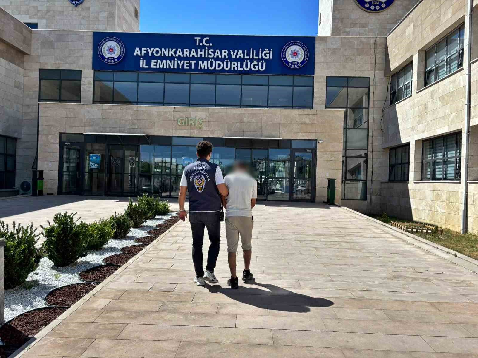 dolandiricilik-sucundan-aranan-sahsi-polis-yakaladi