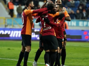 Galatasaray Zirveye Yürüyor