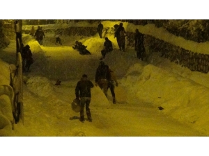 Şırnak’ta Çocukların Kızak Keyfi