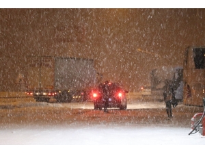 Aksaray’da Kar Yağışı Etkisini Sürdürüyor, Okullar Tatil Edildi