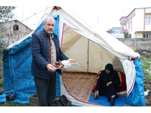 Deprem Korkusundan Çadırda Yaşamaya Başladılar