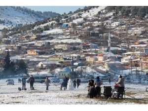 Ege’nin Uludağ’ı Kertil’de Kar Keyfi