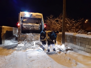 Tuşba’da Temizlik İşçilerinin Zorlu Kış Mesaisi