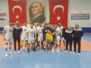 Kağıtspor, Voleybol’da Liderliğini Sürdürüyor