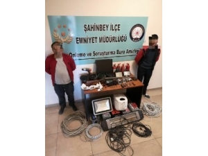 Kapkaç Ve Evden Hırsızlık Şüphelisi 4 Şahıs Yakalandı