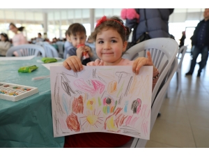 Çocuklardaki Depremin İzleri Masalla Siliniyor
