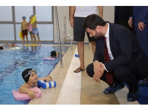 Kağıthane’de Herkes Yüzme Öğrenecek