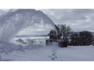 Bingöl’de Bir İlçede Eğitime Ara Verildi, Kapalı Köy Yollarında Çalışma Sürüyor