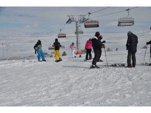 Sarıkamış’ta Kristal Kar Üzerinde Kayak Keyfi