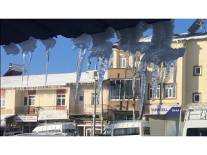 Sincik’te Dondurucu Soğuk Hayatı Olumsuz Etkiliyor