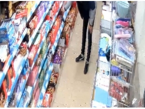 2 Tl Değerinde Çikolata Çaldılar Gözaltına Alındılar