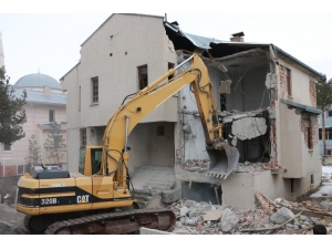 Aziziye’de Yıkım Çalışmaları