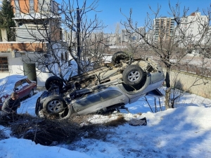 Buzdan Kayan Kamyonet Takla Attı: 1 Yaralı