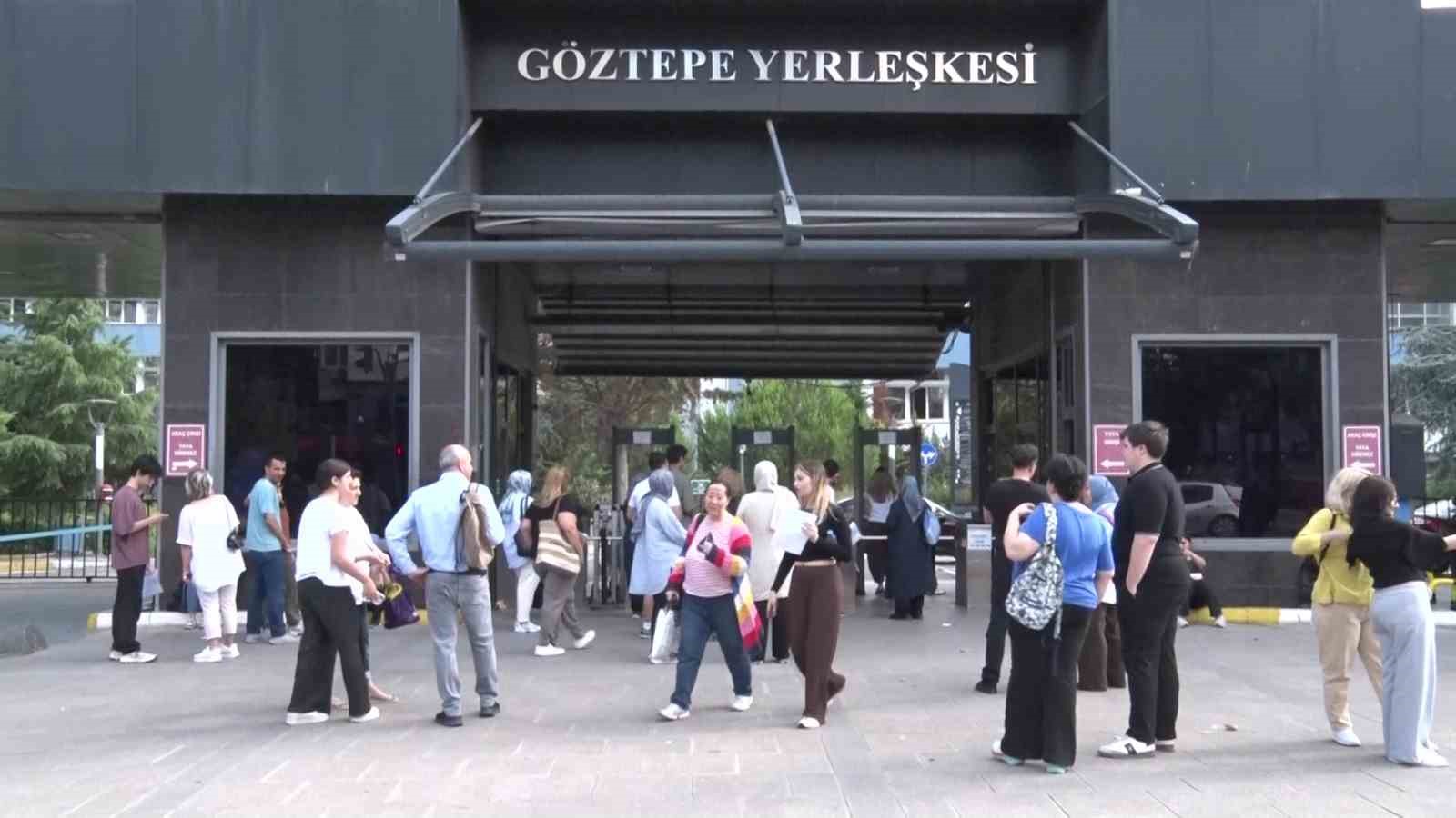 okul-onlerinde-heyecanli-yks-bekleyisi-basladi