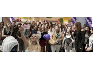 Instagram Fenomeni Simay Özyiğit Kitabını Tanıttı