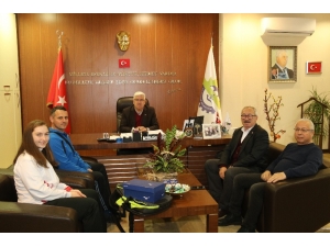 Milli Sporcu Başarısını Başkan Yüksel İle Paylaştı