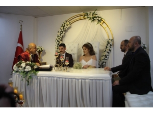 Belediye Başkanı Bu Kez Kendi Kızının Nikahını Kıydı