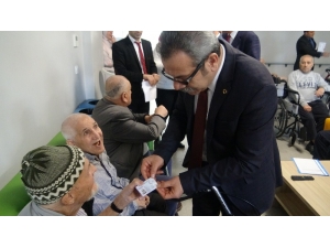 Nüfus Müdürlüğü, Huzurevindeki Yaşlıların Ayağına Gidiyor